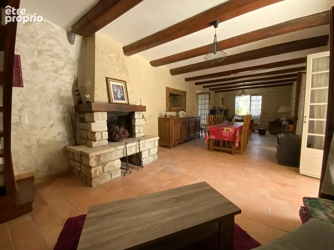 Maison en pierre avec piscine et son terrain 3000 m2 - photo 6