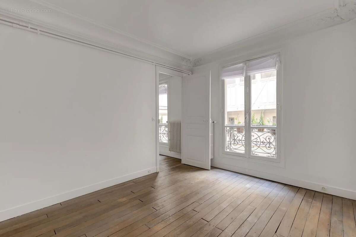 Appartement à PARIS-1E