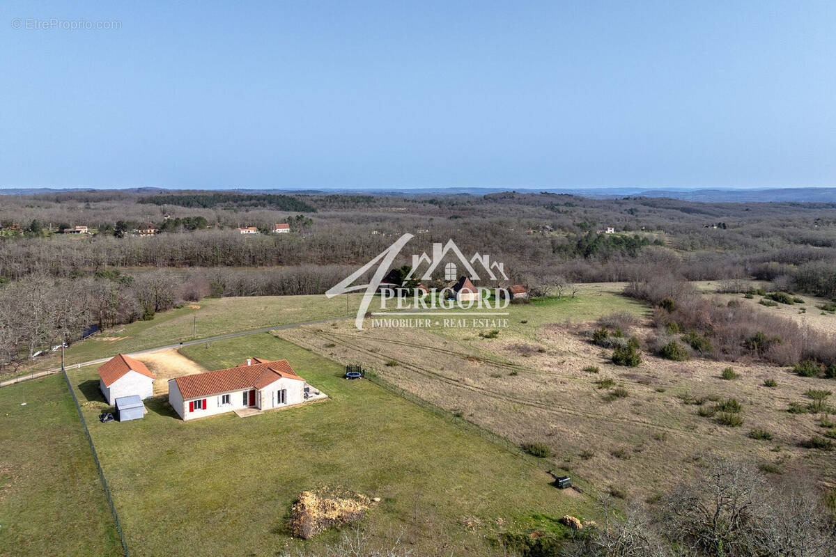 Maison à MAUZAC-ET-GRAND-CASTANG