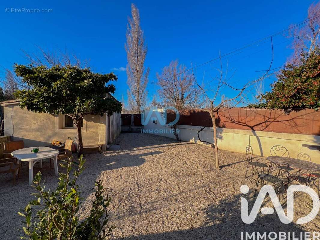 Photo 3 - Maison à ENTRAIGUES-SUR-LA-SORGUE