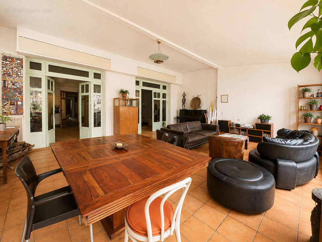 Appartement à MARSEILLE-1E