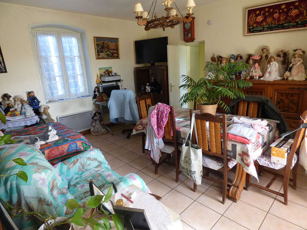 Appartement à SAINT-TRIVIER-DE-COURTES
