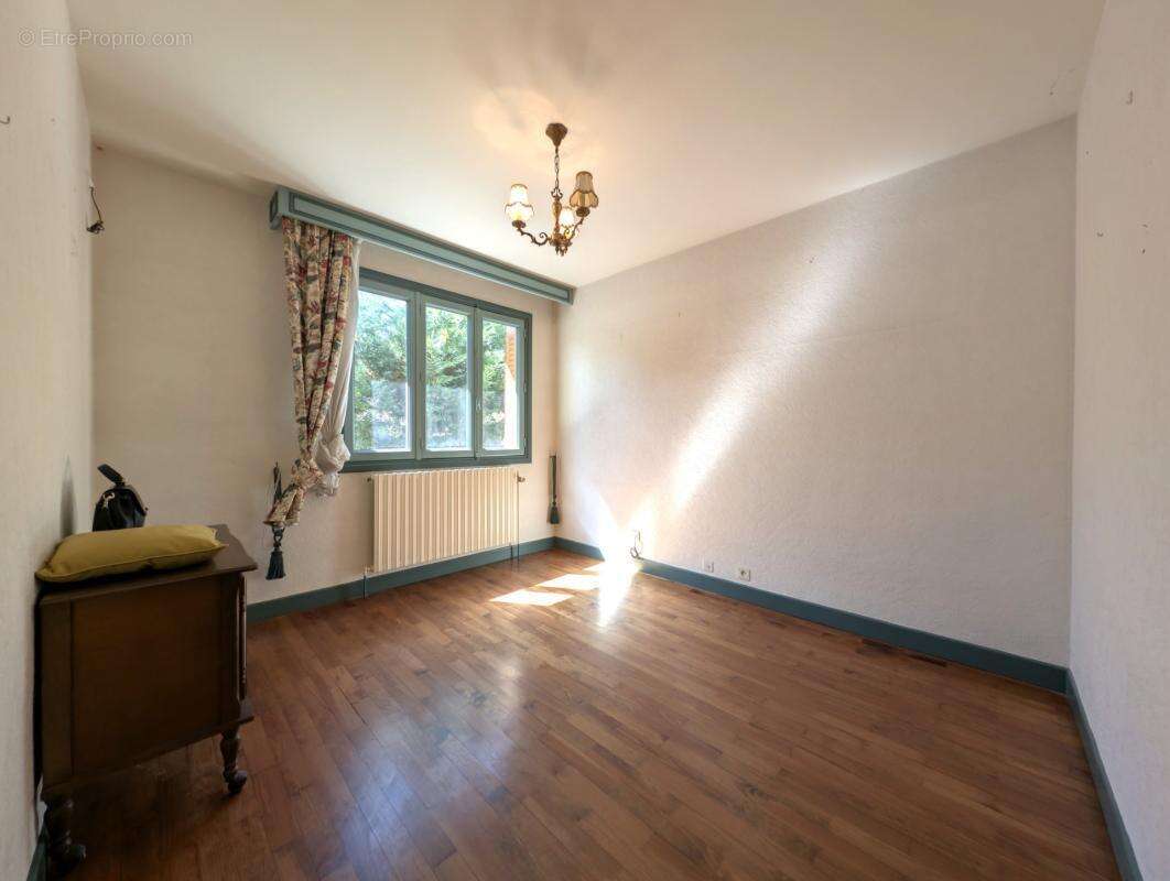 Riorges — Maison T4 avec terrain de 439 m² et garage (42) - photo 12