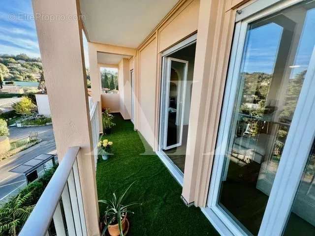 Appartement à VALLAURIS