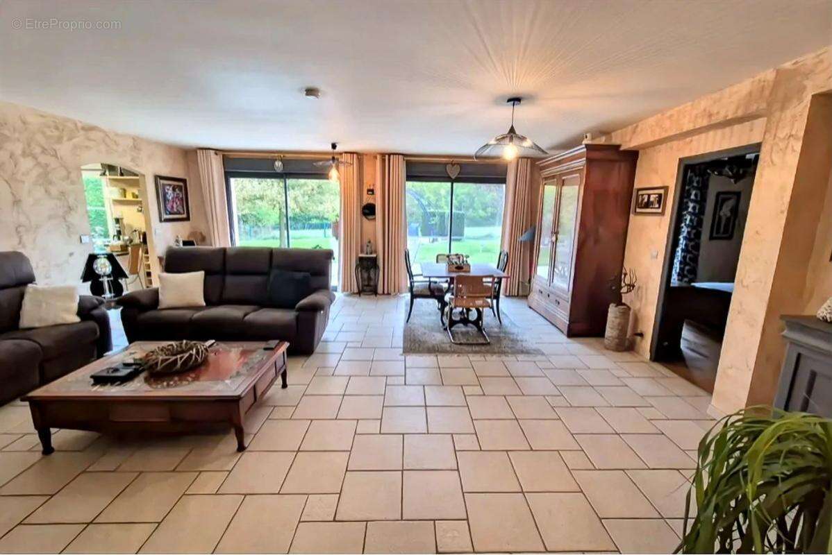 Maison à MONTGIVRAY