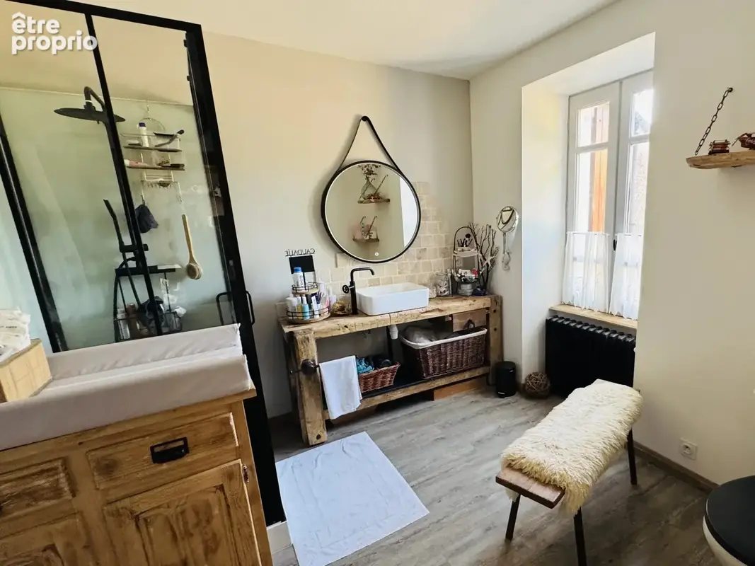 Rieupeyroux – Maison en pierre avec granges et 1,9 ha - photo 8