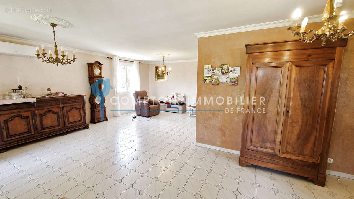 Maison à SAINT-JULIEN-LES-ROSIERS