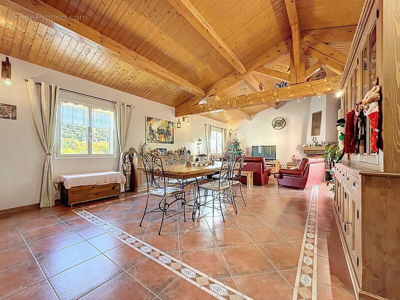 Maison à USCLAS-DU-BOSC