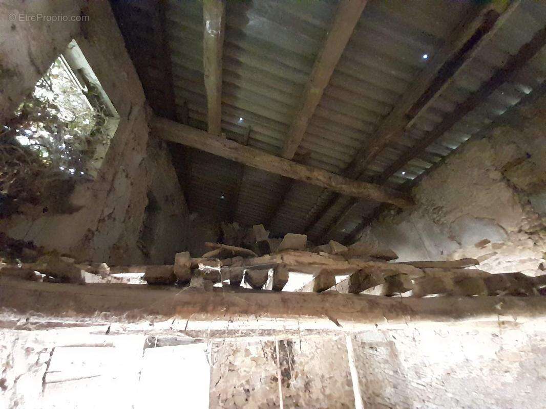 Parking à SAINT-JULIEN