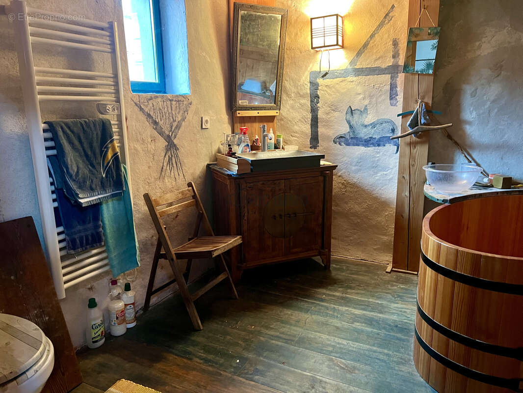 Ancienne remise aménagée type loft à fort potentiel - photo 6