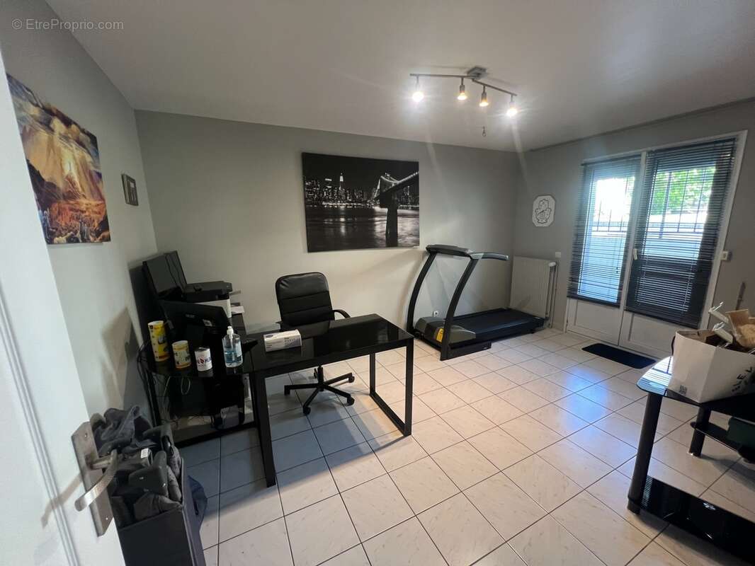 Superbe maison de 8 pieces de 215 m2 , terrasse , jardin et garage double - quartier privilegie du haut de bonneuil (94380) - photo 14