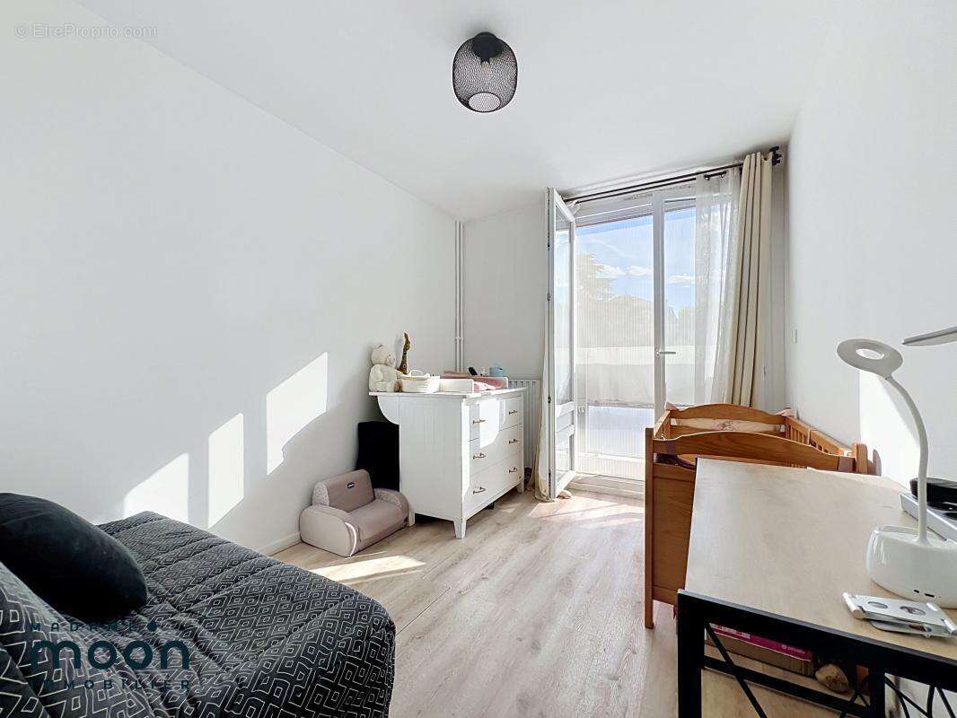 A Vendre - Appartement T3 - Balcon - Cave - Stationnement - photo 8