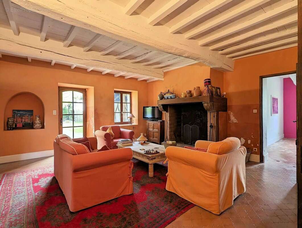Maison de caractère avec 4 chambres sur 'environ 7318 m². - photo 7