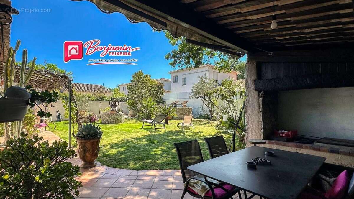 Maison à ROQUEBRUNE-SUR-ARGENS