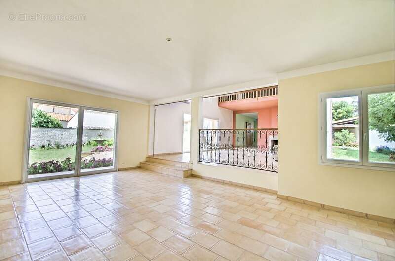 Maison à vendre de 217 m² au calme, sur plus de 2 100 m² de parcelle, à 7 min de Châtelaillon-Plage - photo 16