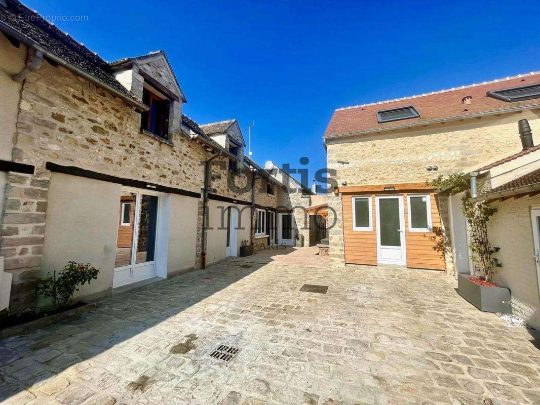 Maison à SAINT-GERMAIN-SUR-ECOLE