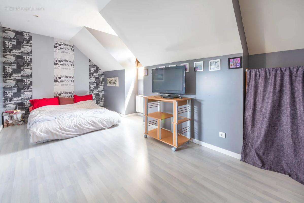 Maison de 8 pièces de 180 m² à Jambville - photo 13