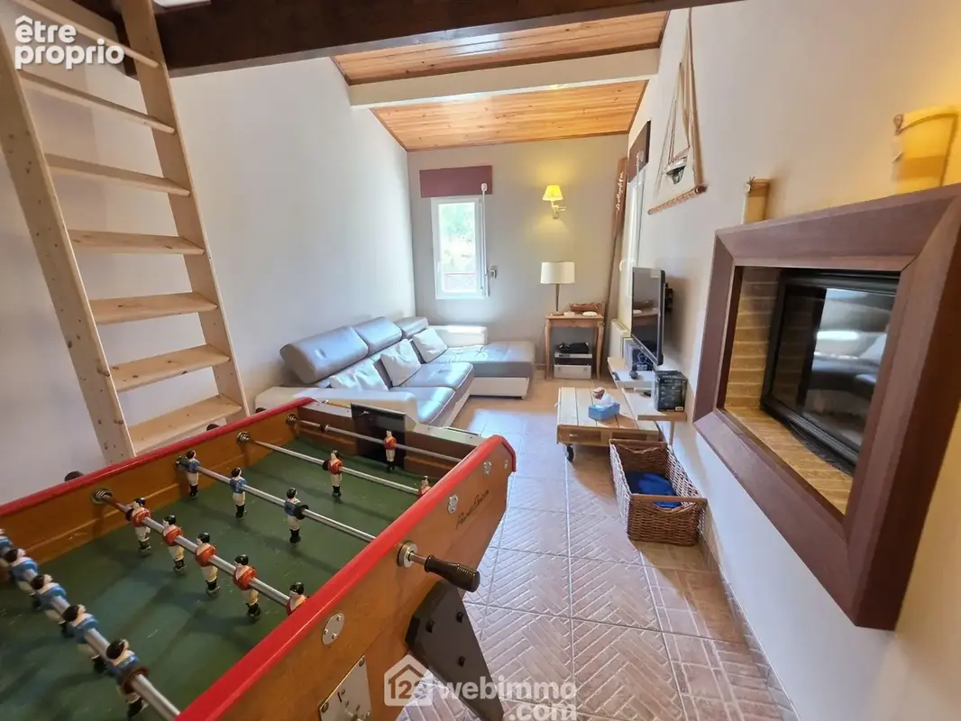 Puis le salon très cosy
