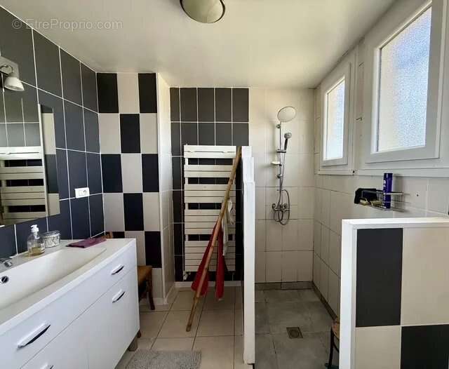 Maison familiale avec jardin et garage - photo 10