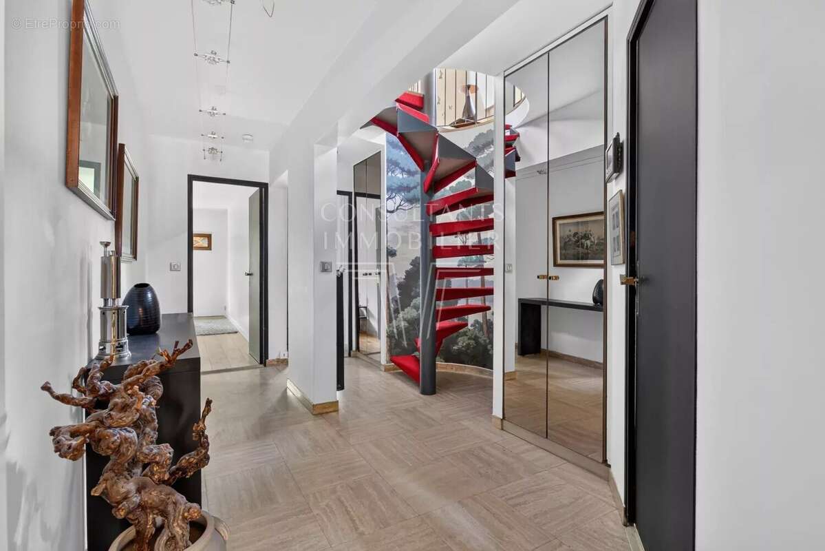 Boulogne Porte de Saint-Cloud . DUPLEX TROIS CHAMBRES - photo 12