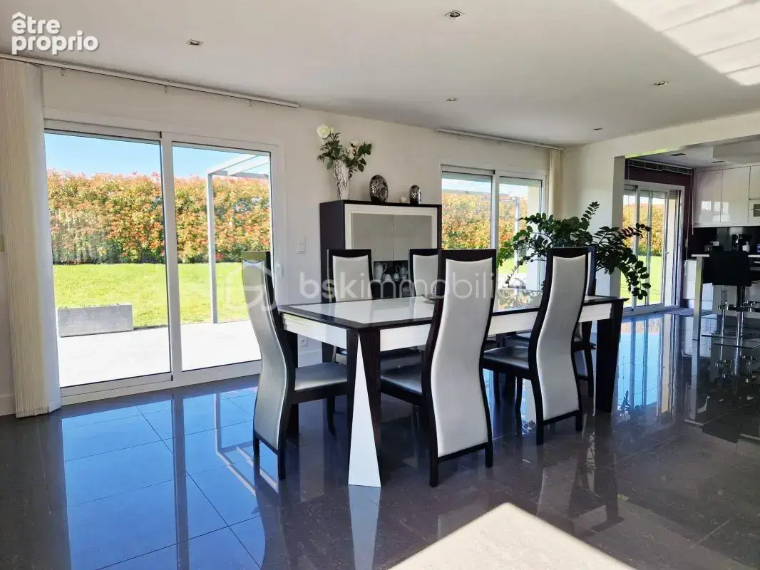 Magnifique propriété avec jardin et très belles prestations ! - photo 8