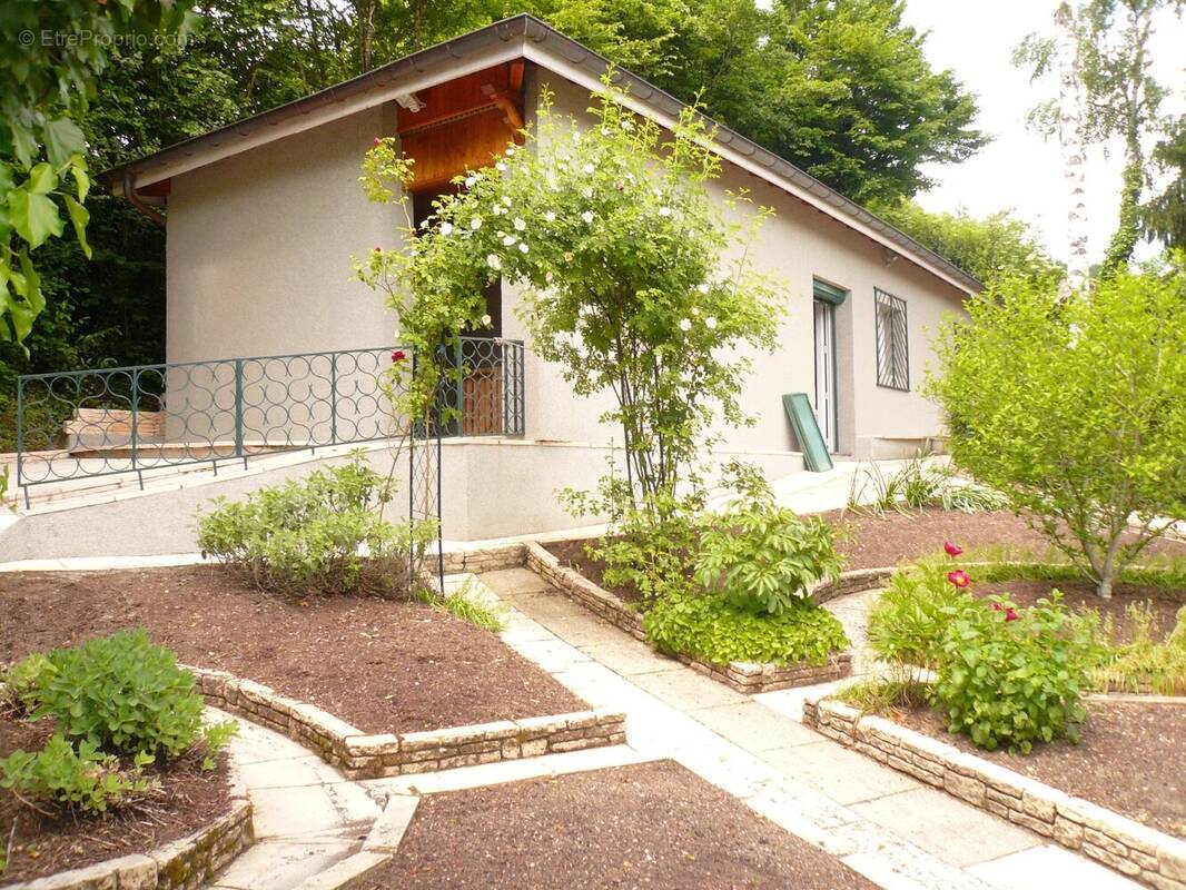 Maison à CLAVEISOLLES