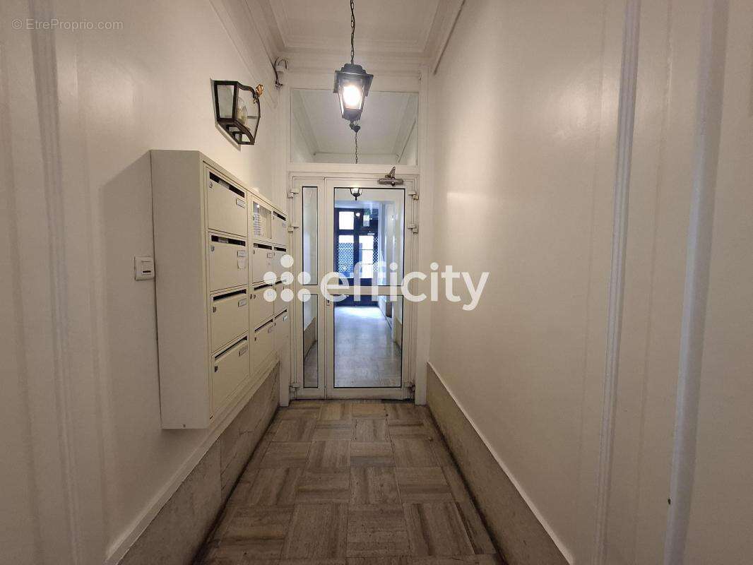 Appartement à PARIS-17E