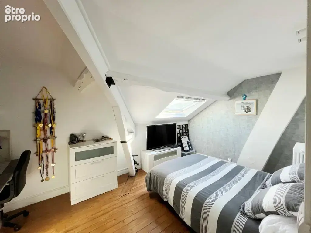 District de SENS, tout commerce à pied:  TRÈS JOLIE MAISON BOURGEOISE de 180 m2  son vaste salon et ses 4 cham - photo 15
