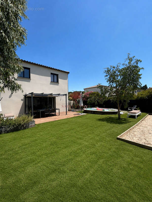 A VENDRE - A SAINT DREZERY - VILLA RECENTE de TYPE T5 de 110m2 avec garage jardin et piscine - photo 2