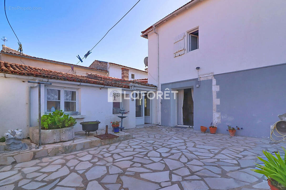 Maison à SAINT-CLEMENT-DES-BALEINES