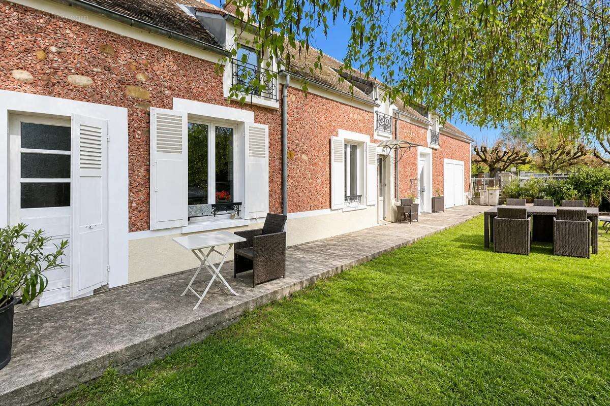 Maison à CHATILLON-LA-BORDE