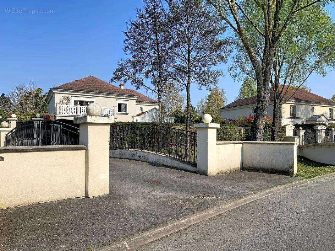 Maison à BAILLY-ROMAINVILLIERS