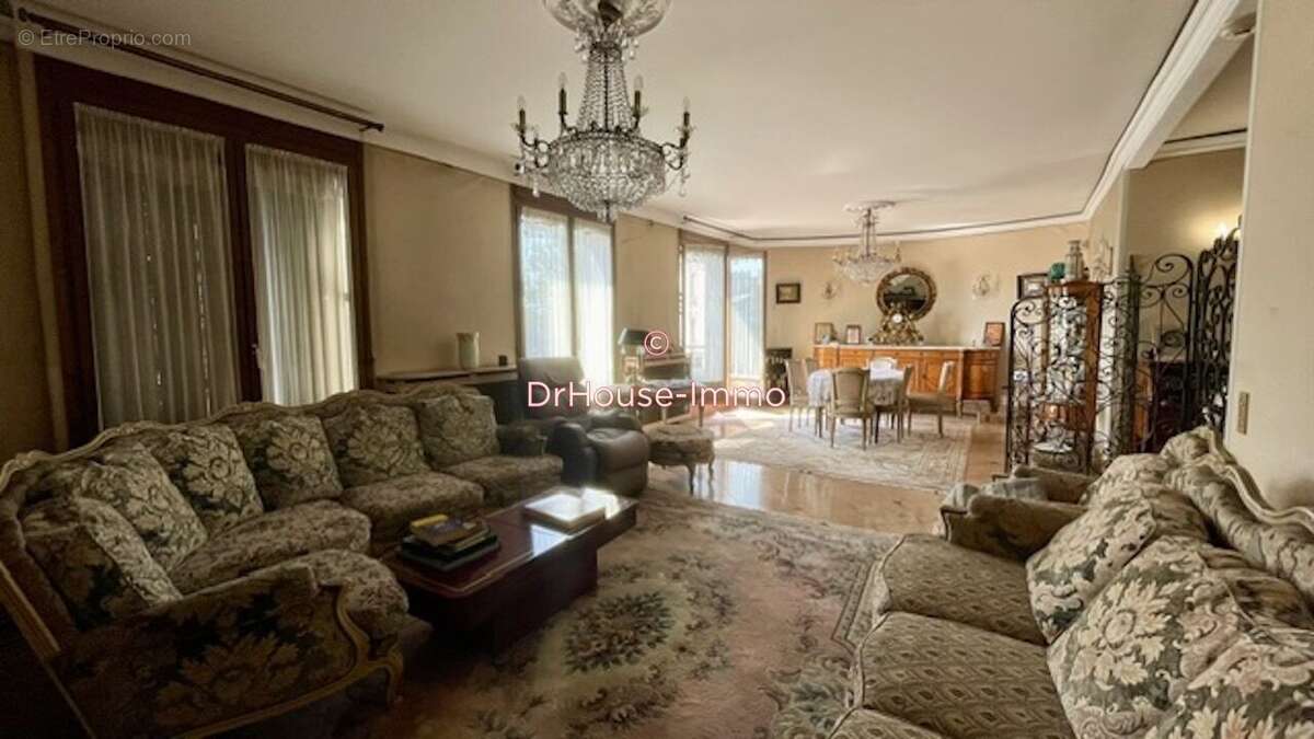 Appartement à LES PAVILLONS-SOUS-BOIS