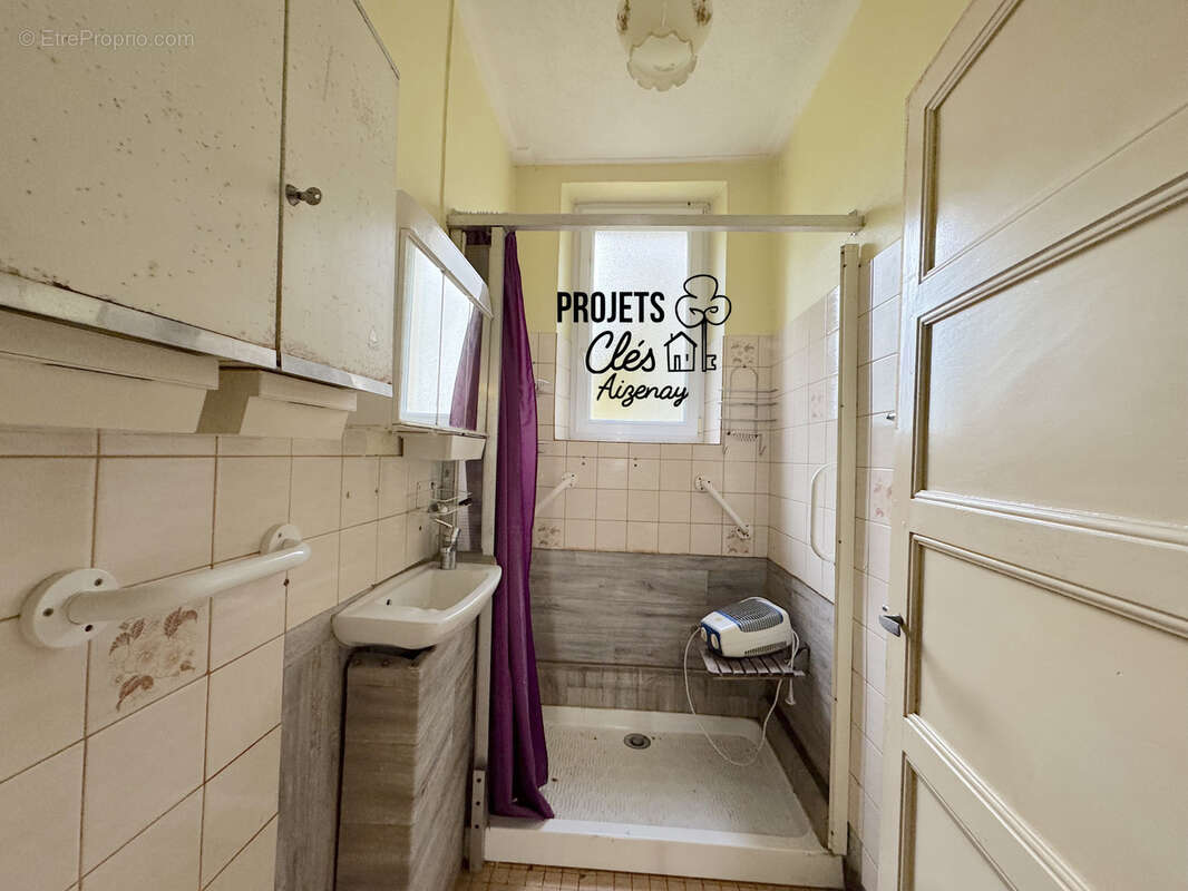 Maison à BEAULIEU-SOUS-LA-ROCHE