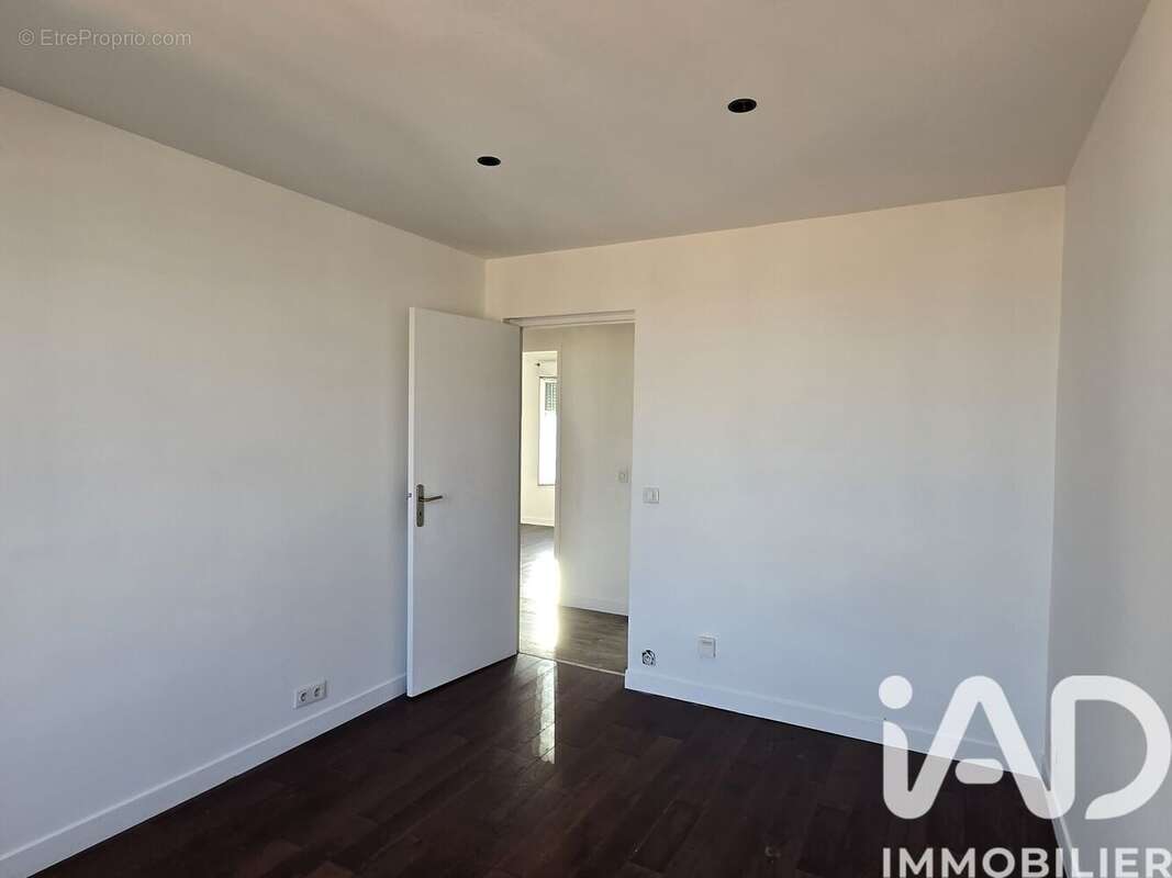 Photo 9 - Appartement à GENNEVILLIERS