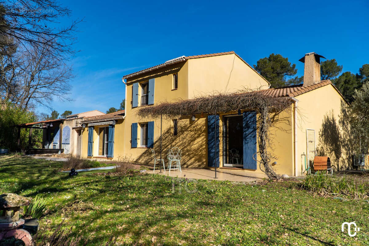 Maison à POURRIERES