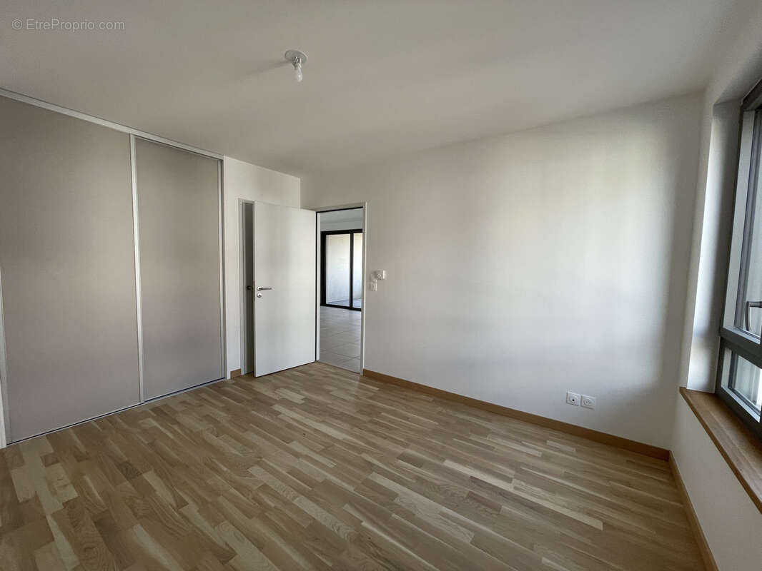 Appartement à LA TOUR-DE-SALVAGNY