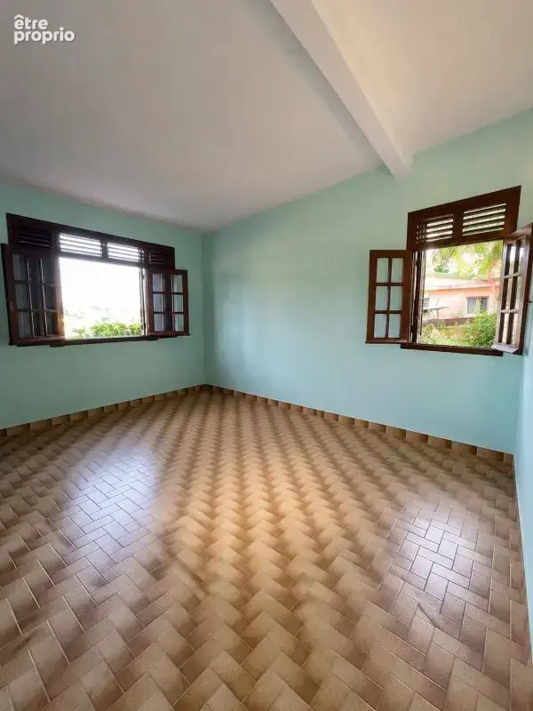 Ensemble immobilier de 223m2 composé de 1 F4 + 2 F2 sur 1 200 m² de terrain - photo 6