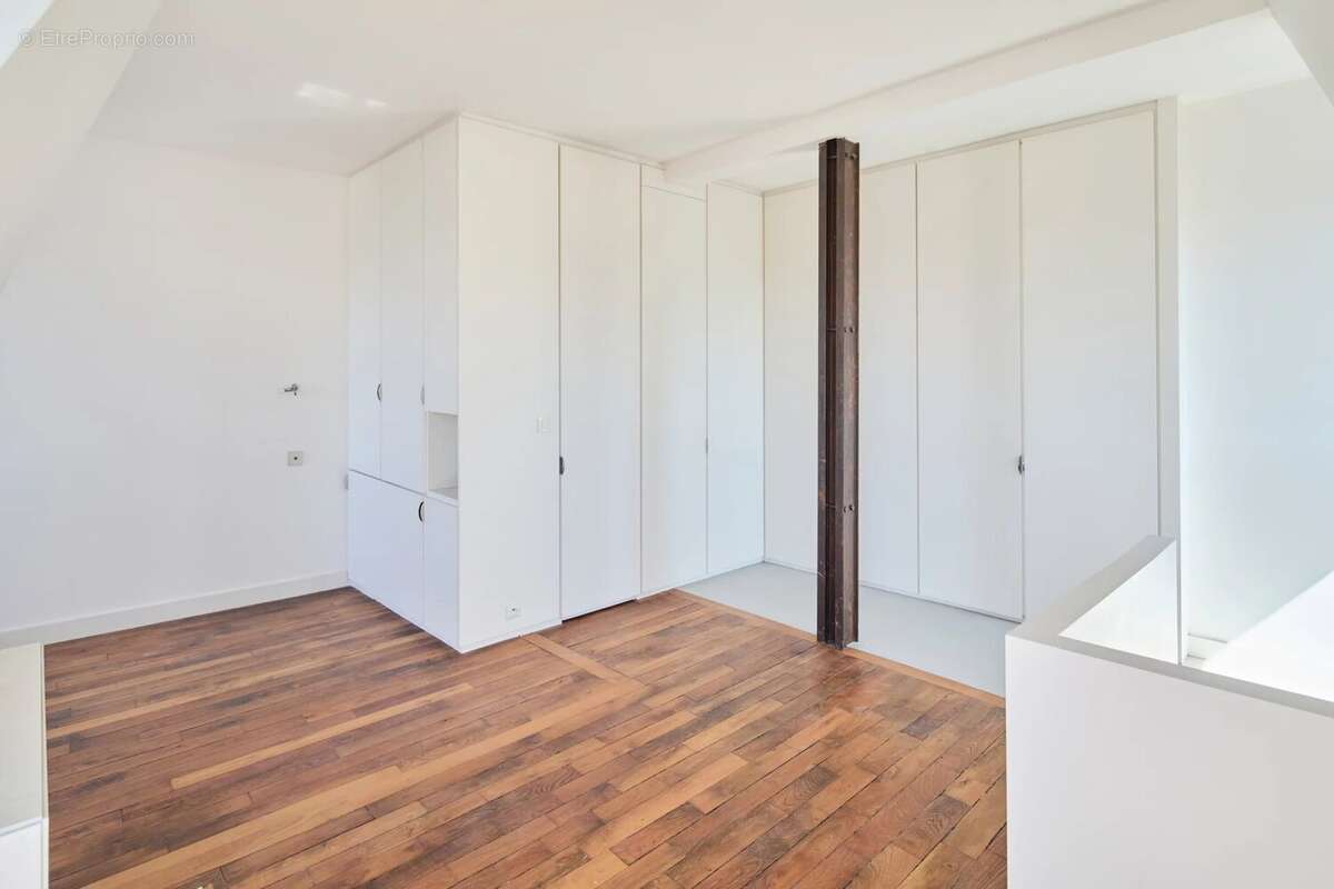 Appartement à PARIS-1E