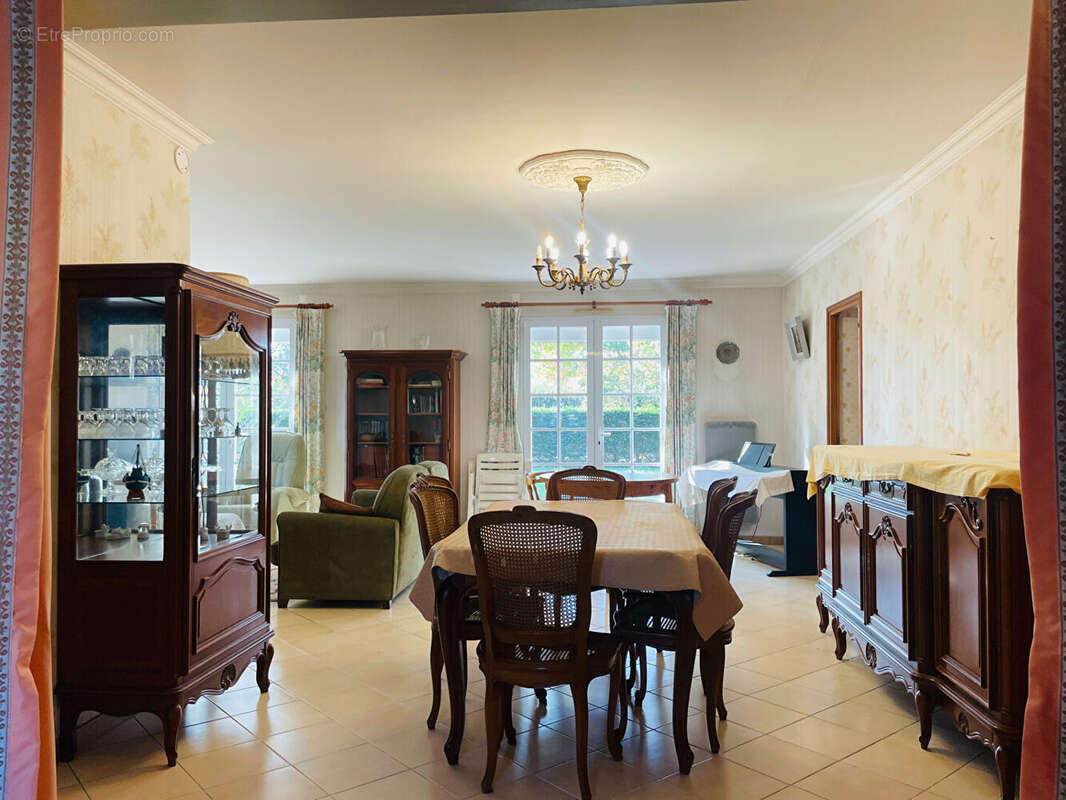 Maison à COMMEQUIERS