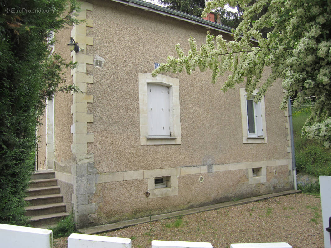 Maison à NEUVILLE-SUR-BRENNE