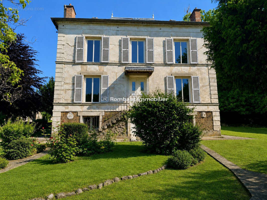 Maison à LA CELLE-SAINT-CLOUD