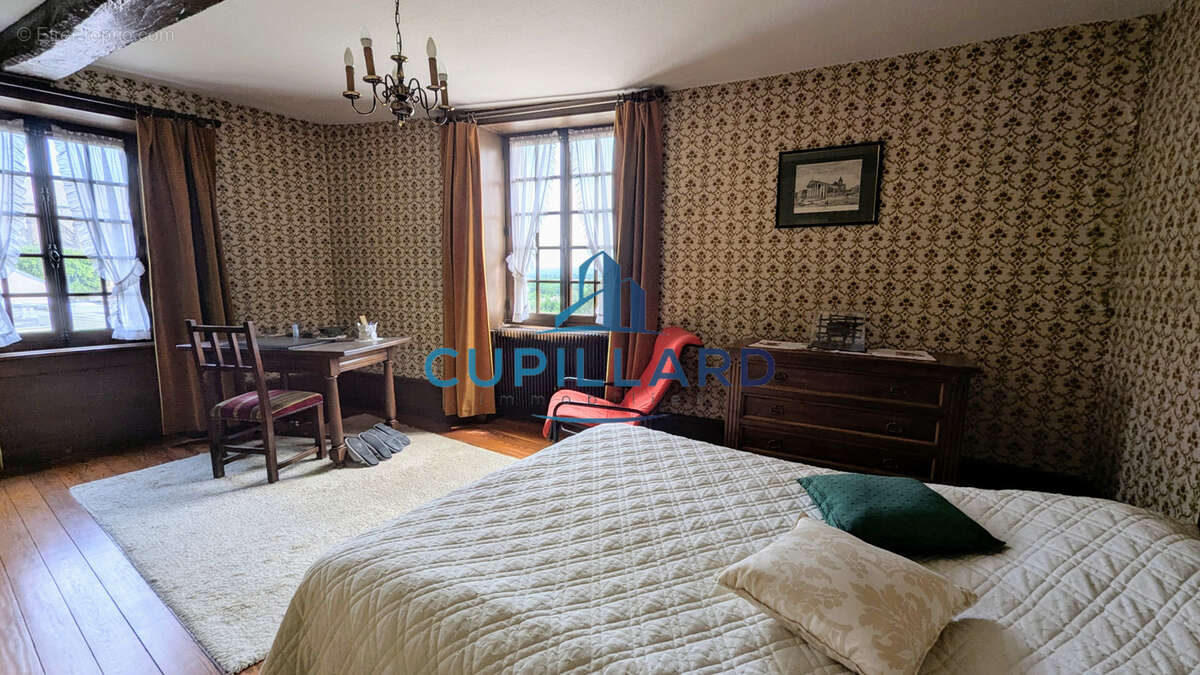 Maison à RENAISON