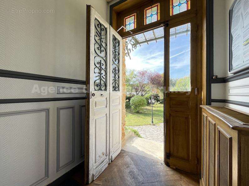 Entree immeuble - Appartement à BRUNOY