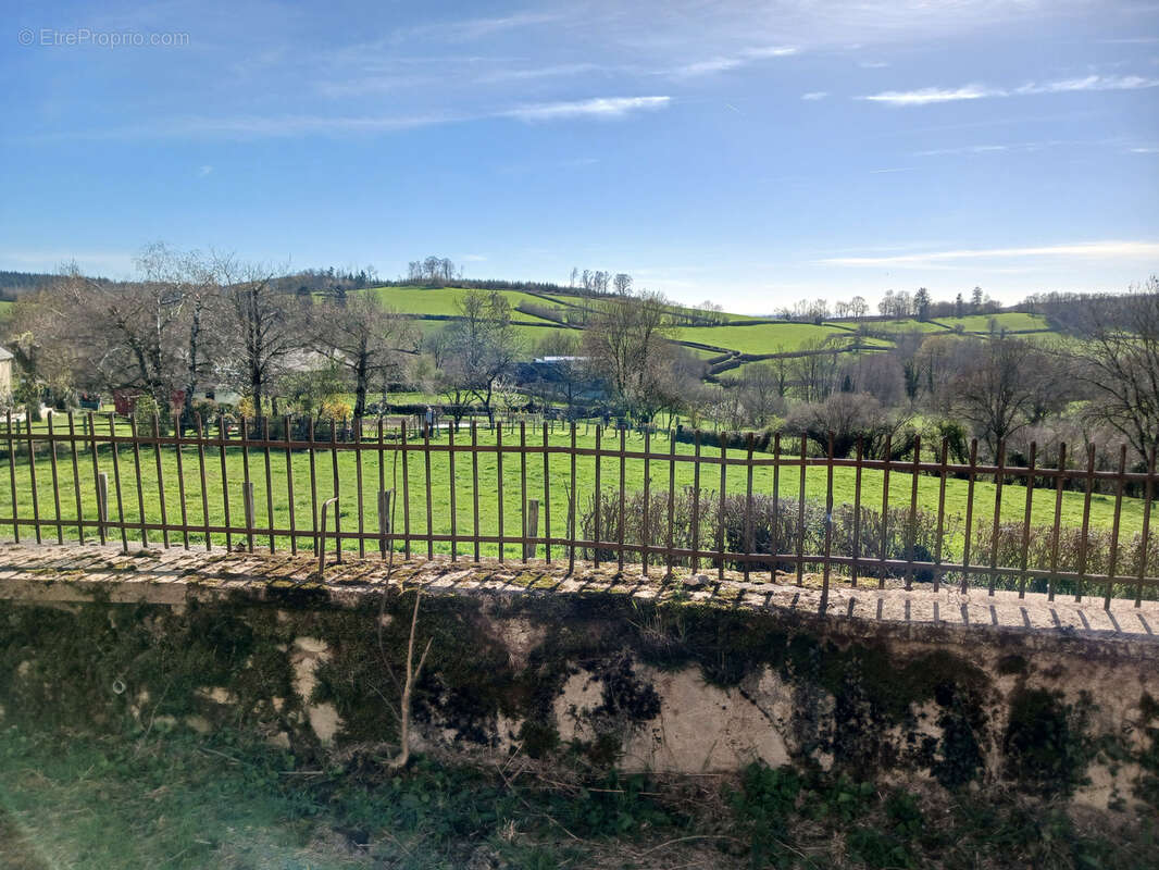 Maison à SAINT-LEGER-DE-FOUGERET