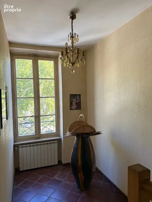 Spacieux 3 pièces avec séjour cathédrale et loggia avec vue cité - photo 9