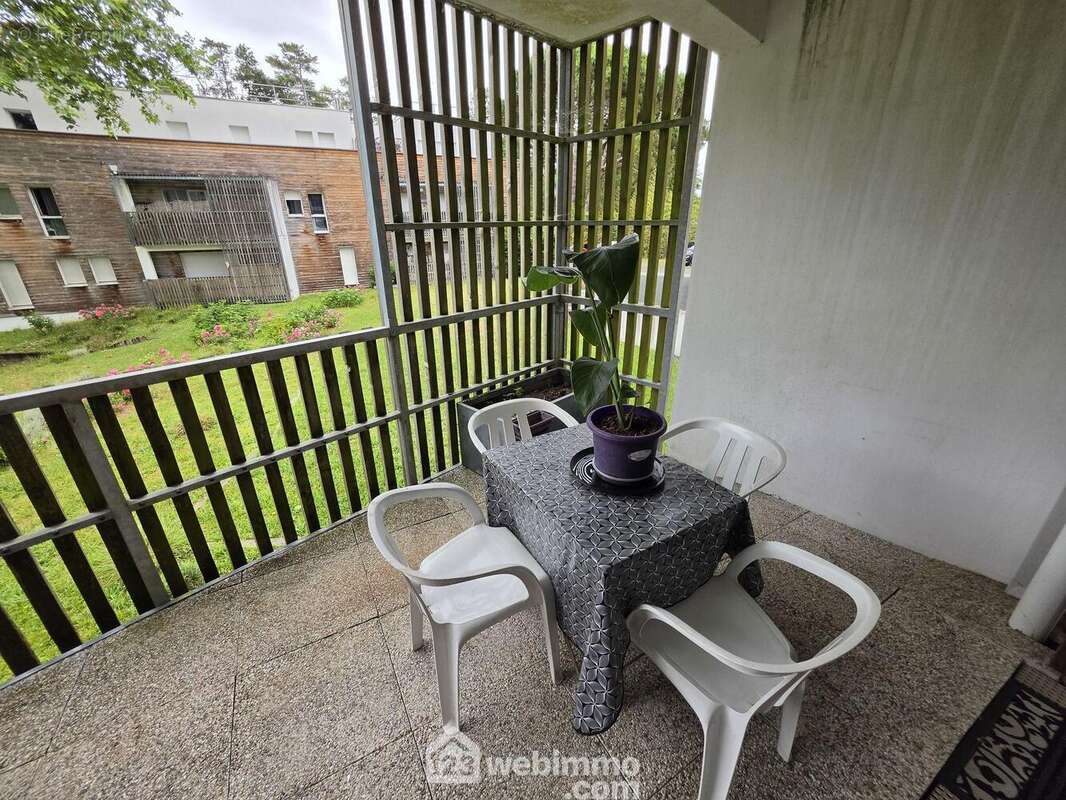 Une terrasse de 10 m² vient compléter l'ensemble - Appartement à BLANQUEFORT