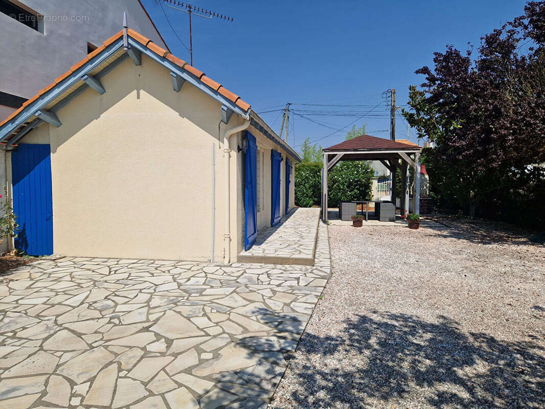 EXCLUSIVITÉ API IMMO. Une adresse recherchée et un beau potentiel à révéler - photo 2