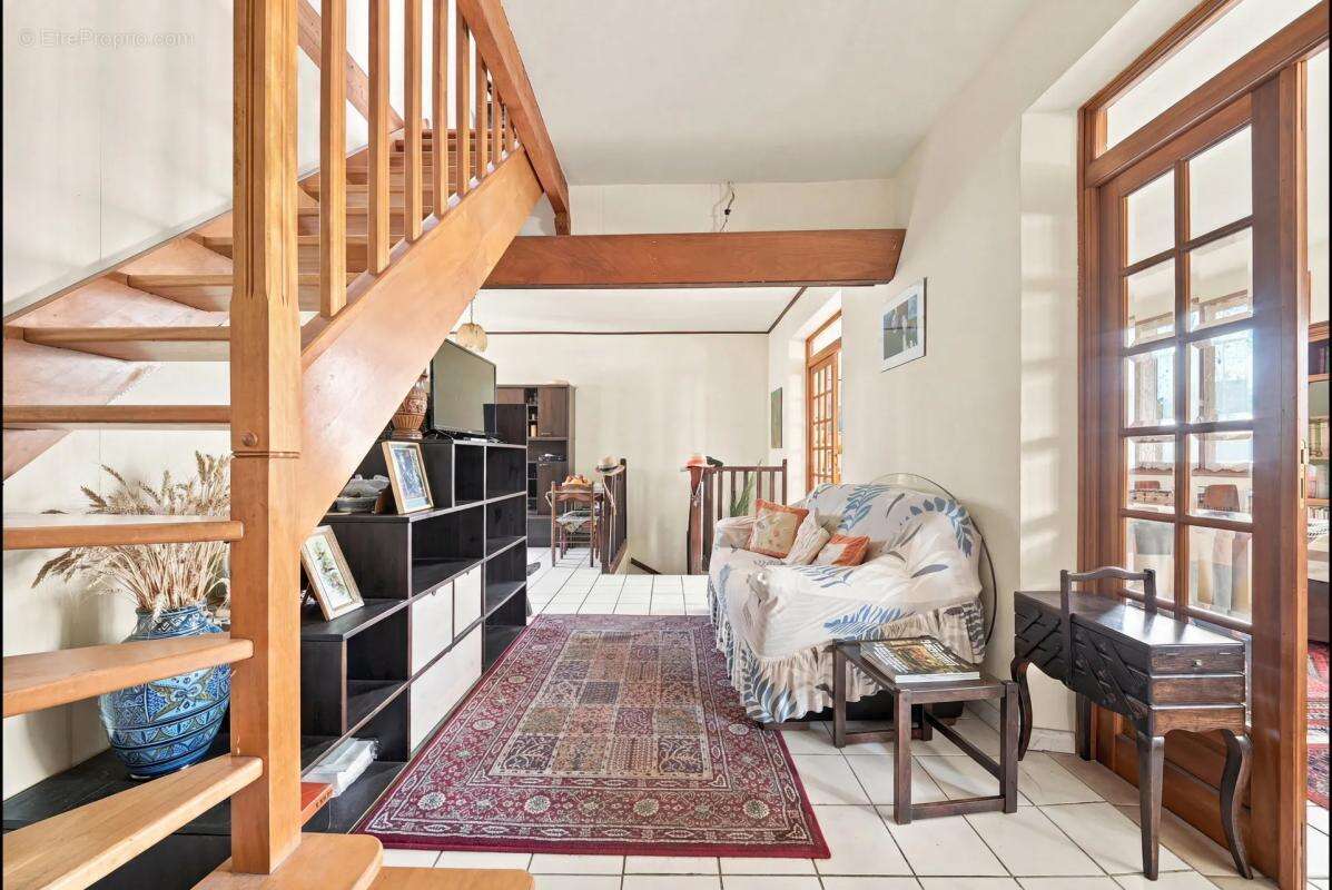 Maison de 7 pièces de 147 m² à Villejuif - photo 3
