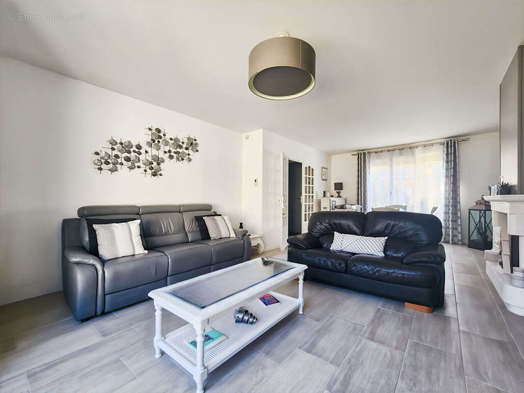 Maison à SAVIGNY-LE-TEMPLE